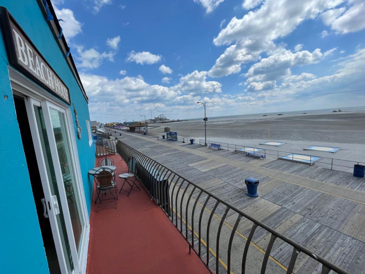 Affordable Beachfront Apartment With Balcony Sleeps 8 Wildwood Exterior photo
